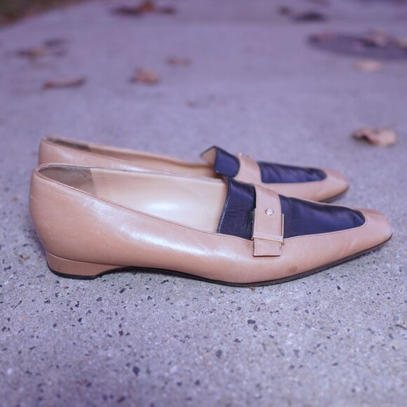 Chanel Vintage Two-Tone Leather Loafers Flats 39 Beige Black Logo Buckle Italy - Picture 3 of 11